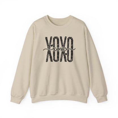 XOXO Sweatshirt Valentine Leopard Heart Print, Cute Retro Script Crewneck, Cozy Gift for Her, Vintage Graphic Pullover, Casual Outfit Top