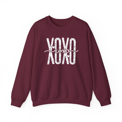 XOXO Sweatshirt Valentine Leopard Heart Print, Cute Retro Script Crewneck, Cozy Gift for Her, Vintage Graphic Pullover, Casual Outfit Top